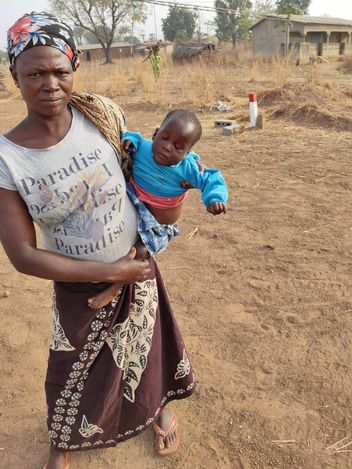 Mama mit behindertem Mdchen.jpg